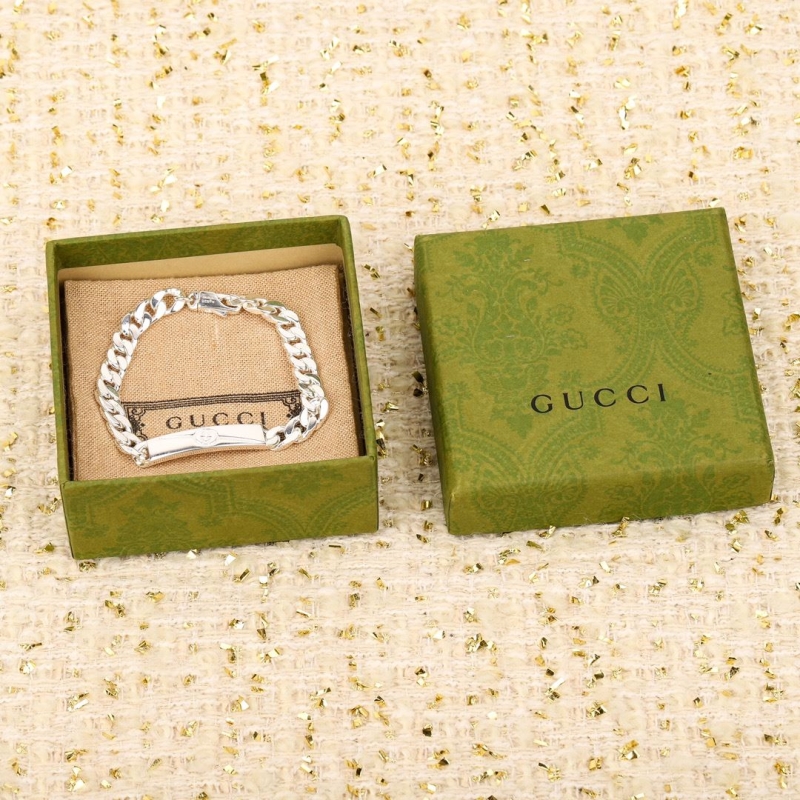 G*u*i bracelets